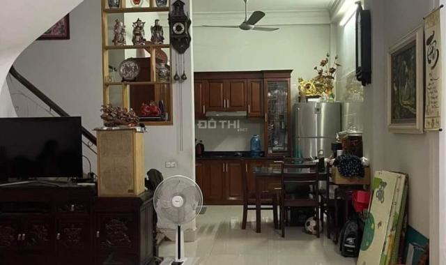 Bán nhà phố Vân Đồn, nhà rộng ở luôn, 52m2 chưa đến 4 tỷ