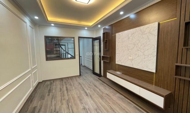 Bán nhà đường Lạc Long Quân, Xuân La, Tây Hồ 45m2 xây 5 tầng, cách phố 40m giá 5.9 tỷ
