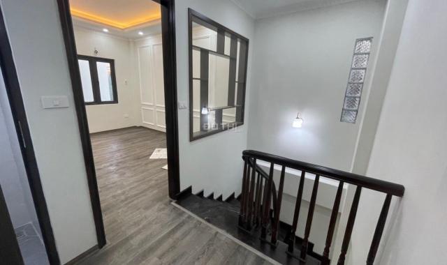 Bán nhà đường Lạc Long Quân, Xuân La, Tây Hồ 45m2 xây 5 tầng, cách phố 40m giá 5.9 tỷ