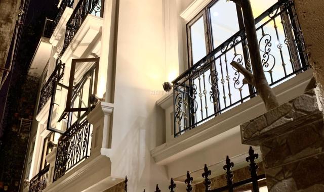 Bán nhà đường Lạc Long Quân, Xuân La, Tây Hồ 45m2 xây 5 tầng, cách phố 40m giá 5.9 tỷ