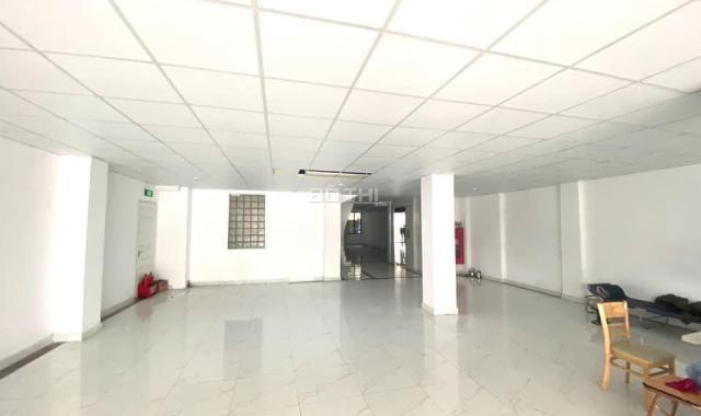 Tòa nhà văn phòng showroom mặt phố view hồ Hoàng Cầu kinh doanh DT 245m2 10T giá 108 tỷ