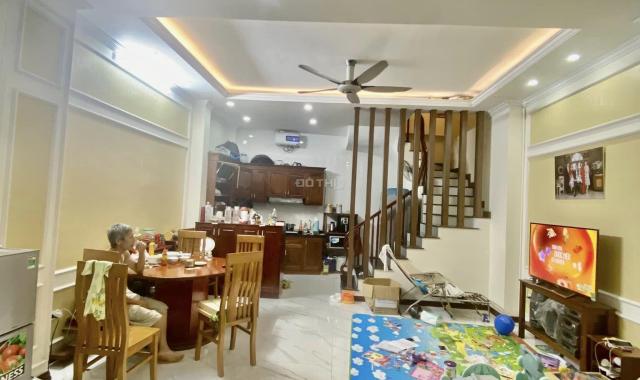 Bán nhà Mai Dịch, nhà đẹp đón tết - nhà rộng thoáng sáng, 40m2 chỉ 4.4 tỷ