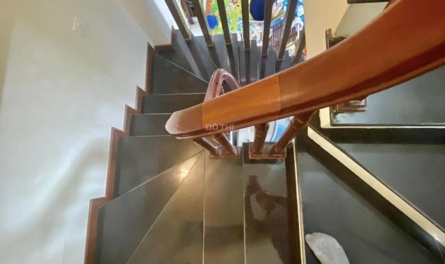 Bán nhà Mai Dịch, nhà đẹp đón tết - nhà rộng thoáng sáng, 40m2 chỉ 4.4 tỷ