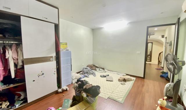 Bán nhà Mai Dịch, nhà đẹp đón tết - nhà rộng thoáng sáng, 40m2 chỉ 4.4 tỷ