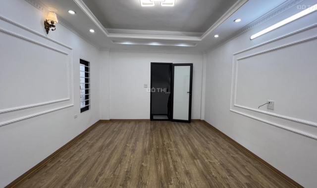 Bán nhà mới, vị trí đắc địa Trần Cung, Hoàng Quốc Việt. 36m2 x 5 tầng, full nội thất. Giá siêu hót