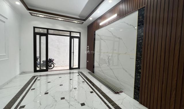 Bán nhà mới, vị trí đắc địa Trần Cung, Hoàng Quốc Việt. 36m2 x 5 tầng, full nội thất. Giá siêu hót