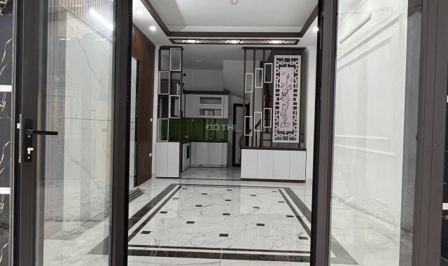 Bán nhà mới, vị trí đắc địa Trần Cung, Hoàng Quốc Việt. 36m2 x 5 tầng, full nội thất. Giá siêu hót