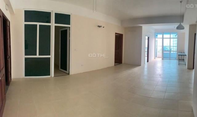 Cho thuê căn hộ chung cư 4 ngủ mặt phố Nguyễn Xiển, DT 132m2 giá 11 triệu/tháng