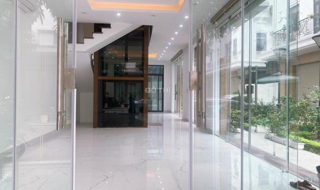 Cho thuê căn xẻ khe hoàn thiện Hoàng Huy Mall có thang máy