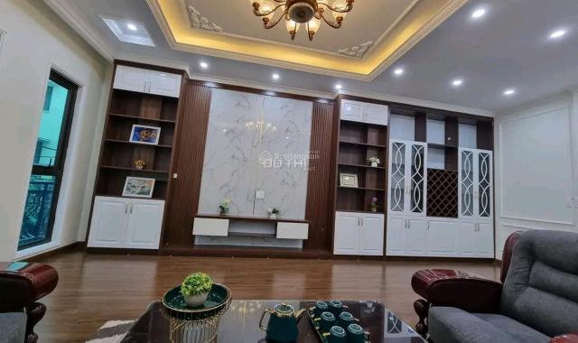 Cần bán gấp căn nhà PL BT tại phố Nguyễn Thị Định Lê Văn Lương. DT 100m2, giá 29,5 tỷ