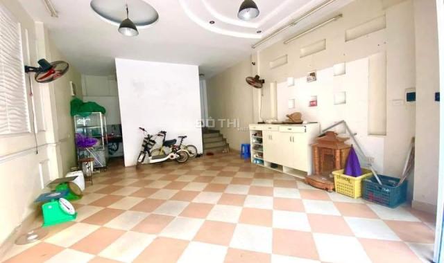 10,8tỷ có ngay nhà Đê La Thành lớn 42m2, 5tầng, mặt tiền tiêu chuẩn