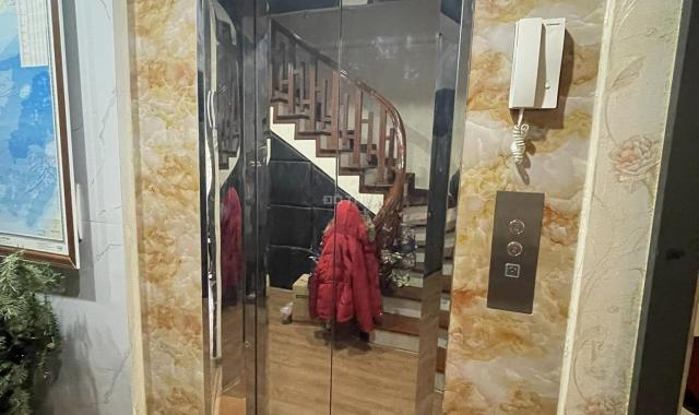 Quá gấp giảm 1,3 tỷ để bán luôn, nhà 80m2 xây 5 tầng, khu vực VIP Việt Hưng - đường đôi vỉa hè
