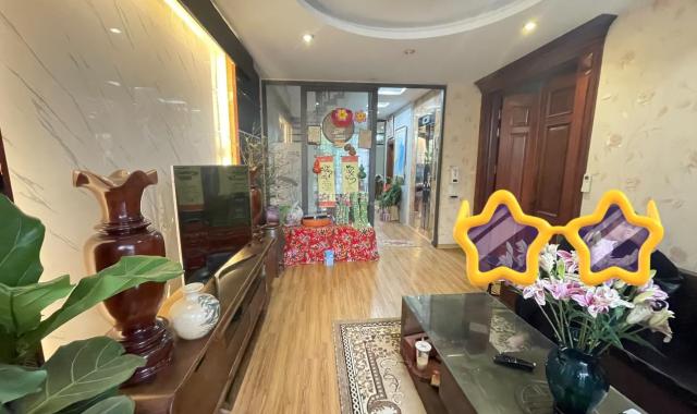 Quá gấp giảm 1,3 tỷ để bán luôn, nhà 80m2 xây 5 tầng, khu vực VIP Việt Hưng - đường đôi vỉa hè