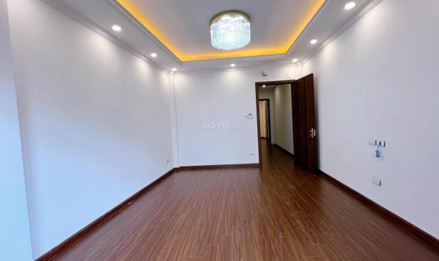 Siêu hiếm nhỉnh 6 tỷ có nhà mới 5 tầng 50m2 Phố Trạm, ô tô vào nhà, 6 phòng ngủ