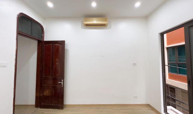 Cần bán gấp nhà phân lô phố vip ngõ 199 Trần Quốc Hoàn 48m2, 4T, 2 mặt ô tô tránh, kinh doanh