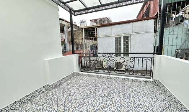 Nhà mới, ở luôn phố Thịnh Quang, DT 45m2 x 5 tầng, full nội thất. 0338080356