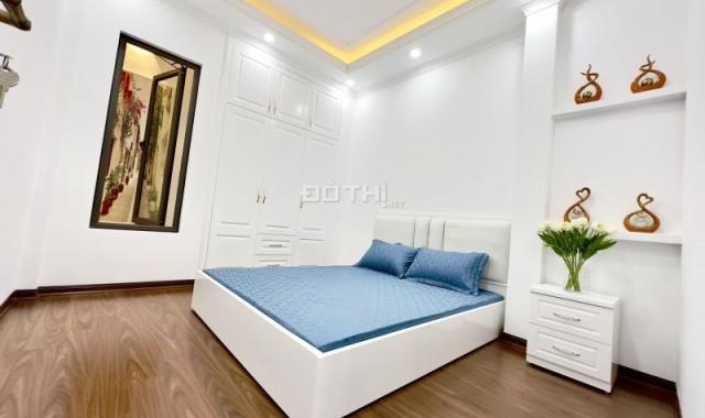 Nhà mới, ở luôn phố Thịnh Quang, DT 45m2 x 5 tầng, full nội thất. 0338080356