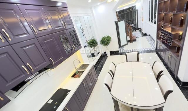 Nhà mới, ở luôn phố Thịnh Quang, DT 45m2 x 5 tầng, full nội thất. 0338080356