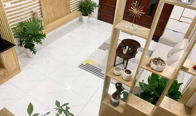 Nhà mặt phố Huỳnh Thúc Kháng, kinh doanh tốt, ô tô vào nhà, 50m2, 4 tầng, chỉ 6.2 tỷ