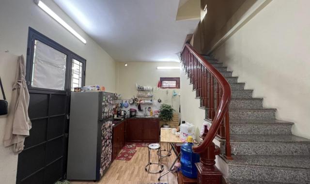 Nhà rẻ - Hiếm có khó tìm. DT: 30m x 4T dân xây kiên cố như mới, 3 mặt thoáng, giá chỉ 2.45 tỷ, TL