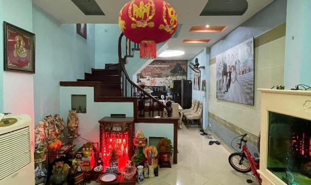 Bán Nhà Hoàng Cầu 6 tầng, ở ngay- 50m2 giá 6 tỷ- Gần Ô tô, Nhà tự Xây tâm huyết.
