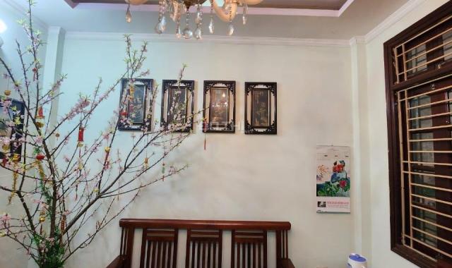 Bán Nhà đẹp Ở ngay Phố Nguyễn Khánh Toàn, 50m2 x 6T, Giá 11,5 tỷ. LH 034.915.7982.