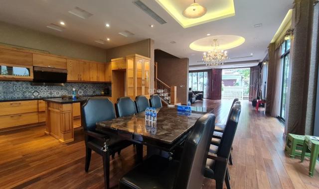 Bán nhà đẹp phố Việt Hưng, lô góc, ngõ thông, ô tô tránh, 80m x 5 tầng mặt tiền 6m giá 8,5 tỷ