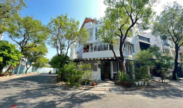Nhà góc 2 mặt tiền 6x19m 3 lầu st phường Tân Phong Quận 7. Tây Tứ Trạch