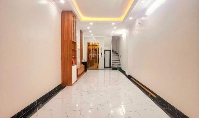 TRÁI TIM #QUẬN_HOÀNG_MAI. #PHỐ_ĐỀN_LỪ. GARA. THANH MÁY. Ô TÔ TRÁNH NHAU. DT 42M X6T X 4M