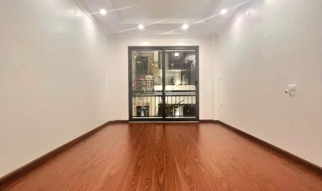 TRÁI TIM #QUẬN_HOÀNG_MAI. #PHỐ_ĐỀN_LỪ. GARA. THANH MÁY. Ô TÔ TRÁNH NHAU. DT 42M X6T X 4M
