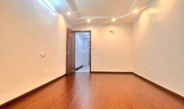 TRÁI TIM #QUẬN_HOÀNG_MAI. #PHỐ_ĐỀN_LỪ. GARA. THANH MÁY. Ô TÔ TRÁNH NHAU. DT 42M X6T X 4M