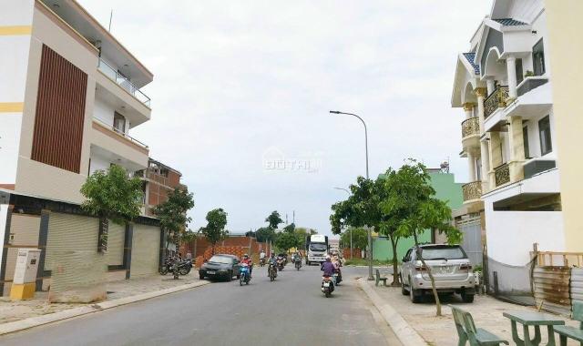 Gấp gấp bán nhanh lô đất mặt tiền đường Huyện Bình Chánh, dân cư hiện hữu diện tích 80m2 giá 1 Tỷ