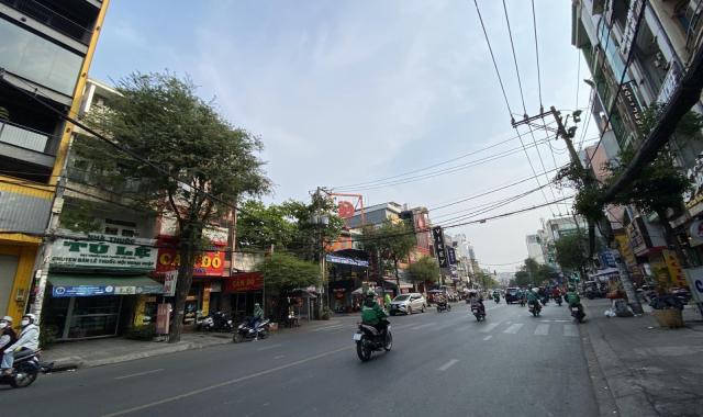 Cho thuê tòa nhà 176 Nguyễn Gia Trí, Q. Bình Thạnh. DTSD: 700m2, 6 tầng thang máy