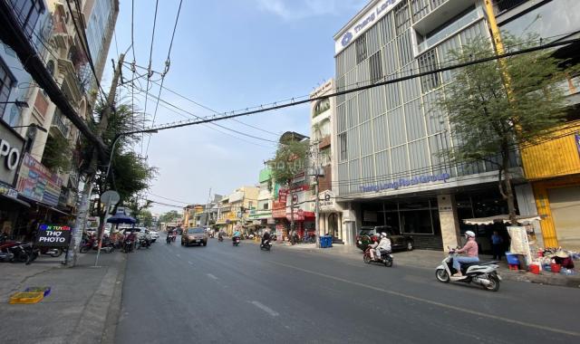 Cho thuê tòa nhà 176 Nguyễn Gia Trí, Q. Bình Thạnh. DTSD: 700m2, 6 tầng thang máy