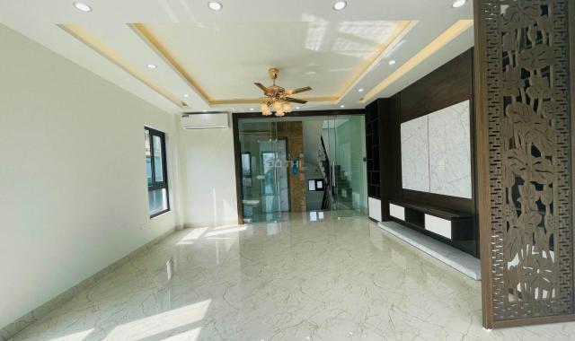 Cần bán gấp nhà tại ngõ 189 Hoàng Hoa Thám Liễu Giai Văn Cao Ba Đình DT 50 m2 giá bán 10,5 tỷ