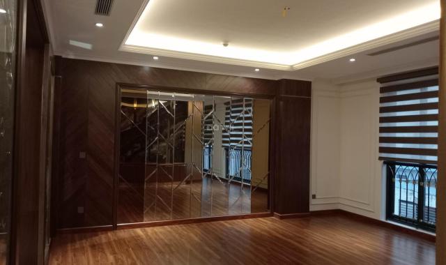 Cần bán gấp nhà tại ngõ 195 Đội Cấn Liễu Gia Đội Cấn Ba Đình dt 82 m2 giá 16,5 tỷ
