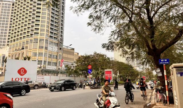 Bán đất lô góc mặt phố đường đôi Lạc Long Quân DT 260m2, MT 29m, giá 157 tỷ