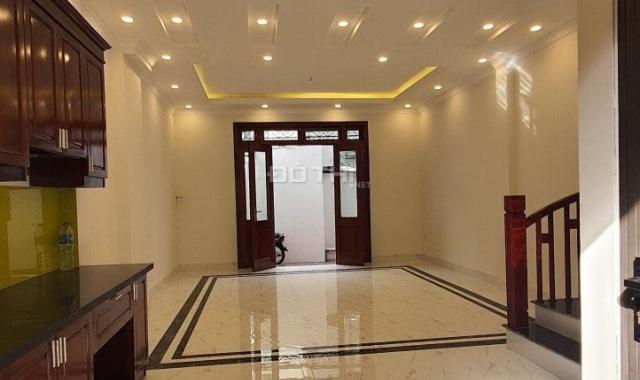 Bán nhà Long Biên ngay ngã tư Thạch Bàn Cổ Linh. Xây độc lập 4 tầng 60m2 ô tô đỗ cửa giá 5,5 tỷ