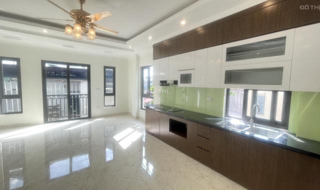Lô Góc Phố Hoàng Hoa Thám,Ngọc Hà,Ba Đình.Ô Tô Đỗ Cửa.7T Thang Máy;DT 50M Giá 9.9  Tỷ