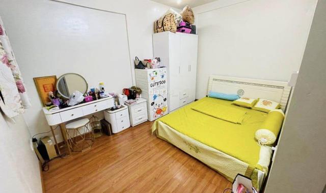 Cần bán gấp căn hộ chung cư Green Star KĐT Thành Phố Giao Lưu 69m2, 2PN, 2wc tặng nội thất xịn
