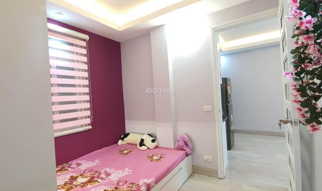 Bán chung cư phố Hào Nam, Đống Đa, căn góc, 50m2, 2 ngủ đẹp full nội thất, có sổ