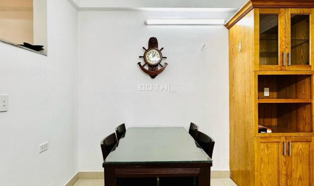 Nhà ba tầng 42m ngay trung tâm giap bình thạnh