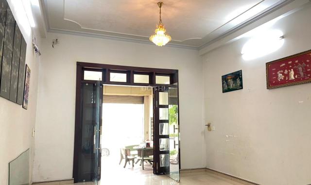 Bán nhà trệt lầu mặt tiền ngay cụm công nghiệp phường Phú Tân TDM DT 5x20m thổ cư 100% giá 4,8 tỷ