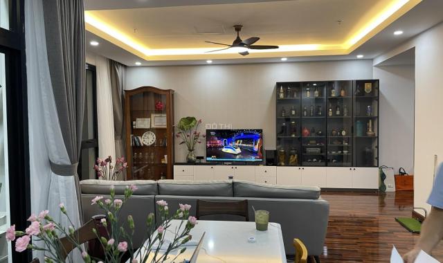 (Giá thật - ảnh thật - Bán căn 3n rộng 160 m2 Royal city - 7.2 tỷ). LH: 0912.396.400 - Miễn TG)