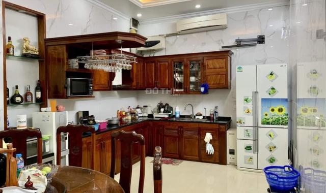 Bán nhà phố Nguyễn Khánh Toàn, phân lô, gara, ô tô tránh, kinh doanh đỉnh