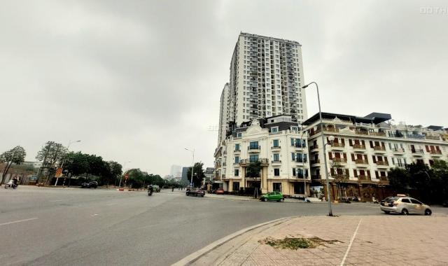 Quá hiếm, bán thửa đất phố Hồng Tiến, DT 430m2, MT 15m, vị trí vip