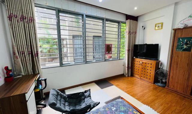 Bán nhà Sài Đồng 60m2x5T nhà đẹp, gần hồ, gara ô tô