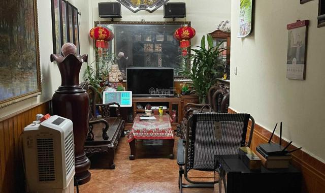 Gia đình sang nước ngoài định cư nên cần bán lại nhà ngõ 130 Đốc Ngữ, Ba Đình, 5 tầng 2 mặt thoáng