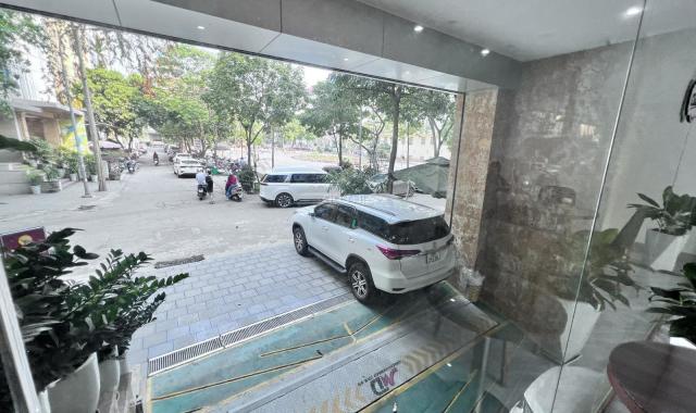 Cho thuê tầng 8 của 1 tòa VP phố Duy Tân mặt tiền 10m, phù hợp văn phòng nc ngoài diện tích 75m2