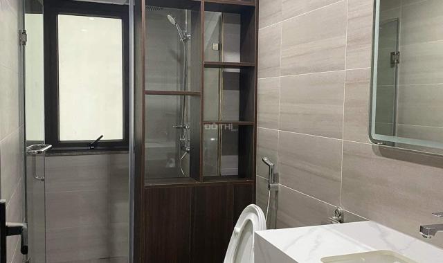 Cần bán gấp nhà mặt phố Trần Quốc Vượng. DT: 44 m2, 7 tầng, mặt tiền 5m. Giá chỉ 21,5 tỷ